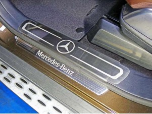 Накладки на пластиковые пороги лист шлифованный лого Mercedes для Mercedes-Benz GL 350 X166 № MERGL50014-03